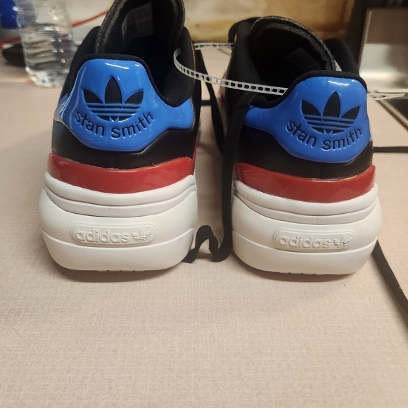 Adidas shoes - Picture 3 of 7
